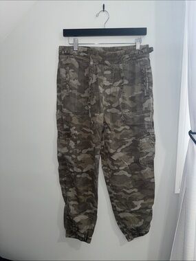 American Eagle Outfitters Olive Camo Cargo Joggers